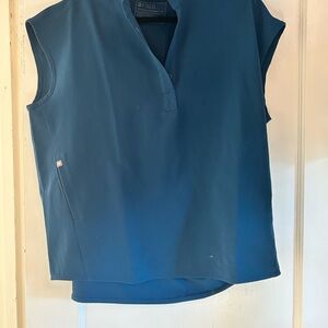 Figs deep reef Rafaela scrub top